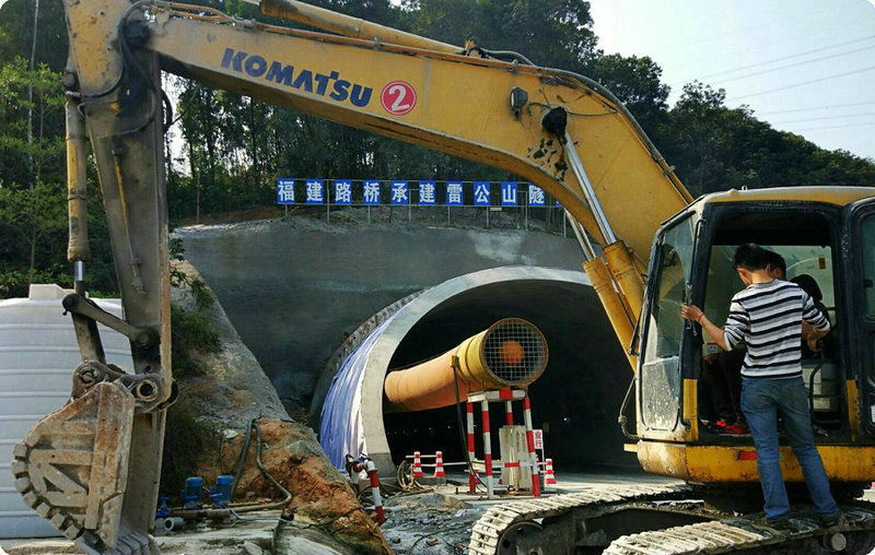 小松現(xiàn)場2_conew1.jpg